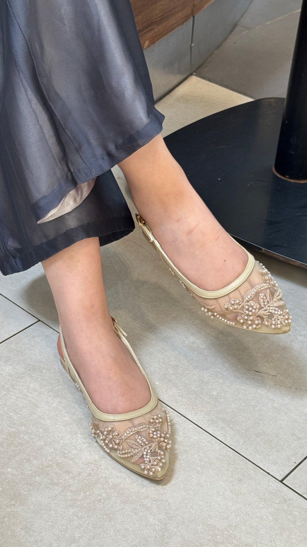 Pointed Bella Flat - Beige