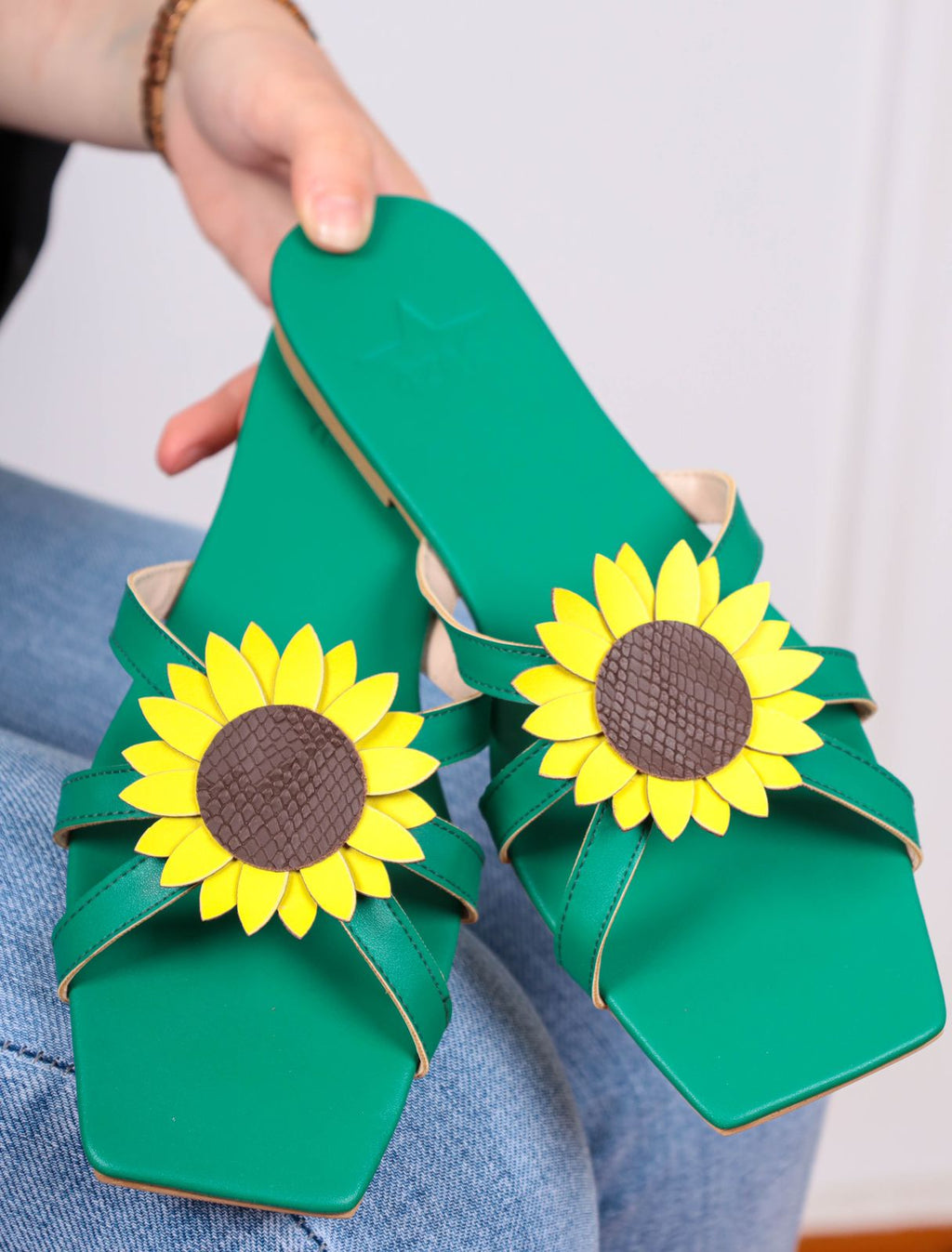 Strap sunflower slipper-green
