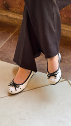 Polkadot flat - white