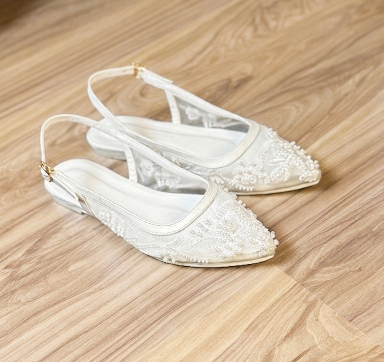Pointed Bella Flat - white
