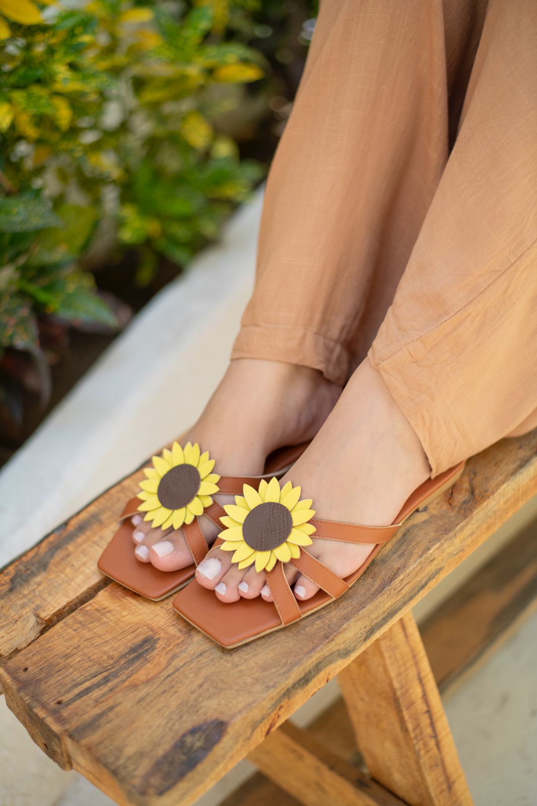 Strap sunflower slipper-havan